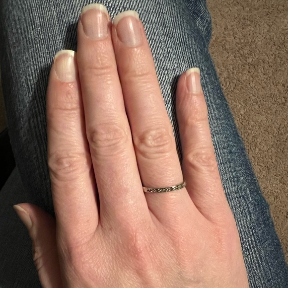 Sterling Silver Marcasite Ring - Picture 2 of 3